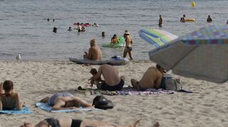 Strand von Paguera auf Mallorca. Da Spanien als Hochrisikogebiet gilt, ist bei der Rückkehr einiges zu beachten.
