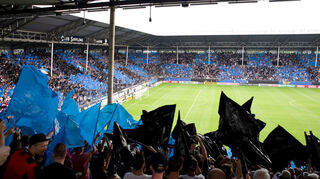 Im DFB-Pokal-Spiel zwischen dem Waldhof und der Eintracht im August 2019 zeigte ein ausverkauftes Carl-Benz-Stadion eine sehenswerte Choreo.