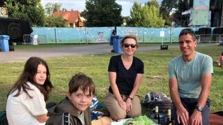 Helga Mattes-Endreß mit Mann Oliver und den Kindern Miro und Elly.
