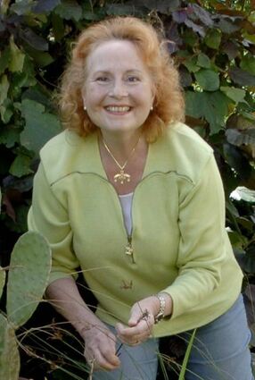 Opernsängerin Hannelore Bode-Feldhoff im heimischen Garten.