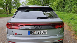 mid Groß-Gerau - Aus dieser Perspektive sehen wohl die meisten Fahrer den RS Q8.