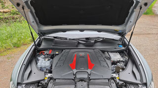 mid Groß-Gerau - Beachtliche 441 kW/600 PS leistet der 4,0 Liter 8-Zylinder Biturbo Motor, der sich je nach Fahrmodus auch recht entspannt fahren lässt.