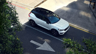 mid Düsseldorf - Auch in die Kompakt-Klasse baut Volvo das große Sicherheitspaket ein.