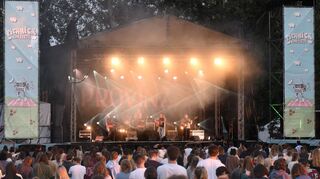 Überzeugen in Ladenburg ohne große visuelle Mätzchen, sondern durch die Kraft ihrer Instrumentalisten der Indie-Pop-Formation Provinz.
