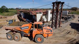 6500 Tonnen wiegt das Bauwerk aus Beton, das am 20. August um rund 48 Meter Richtung Süden (nach links) verschoben wird.