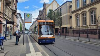 In der Neckarstadt-West sind viele Personen auf den öffentlichen Nahverkehr angewiesen. Die Linie 2 fährt nur wochentags alle zehn Minuten.