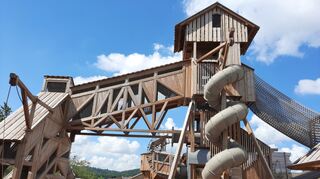 Die Spielewelt "Sägewerk" ist nach Angaben des Parks einer der größten Abenteuerspielplätze Süddeutschlands.