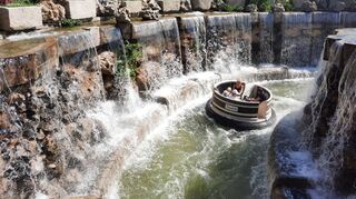 Trocken bleiben beim Waschzuber-Rafting die wenigsten.