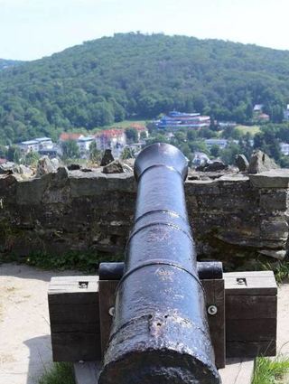 Schon lange verstummt: eine alte Kanone auf einer Bastion der Festung.