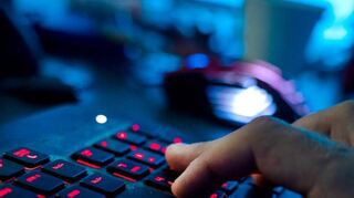 Einer Allensbach-Studie zufolge wächst bei Wirtschaftsführungskräften und Politikern in Deutschland die Sorge vor Meinungsmanipulationen im Netz.