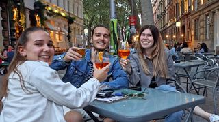 Die Beilstraße im Jungbusch ist ein Treffpunkt für Feierhungrige – in unserem fiktiven Sommer 2022 verteilt sich das Nachtleben jedoch auf die ganze Stadt.