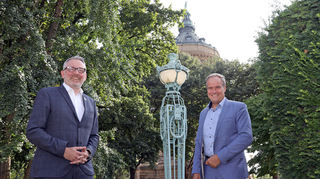 Mannheim und Heidelberg - zwei Städte, zwei Oberbürgermeister, ein Thema: die Lebenserwartung. Im Rosengarten am Mannheimer Wasserturm haben wir Peter Kurz (l.) und Eckart Würzner getroffen.