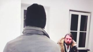 Ein mutmaßliches Missbrauchsopfer erzählt „MM“-Redakteur Stephan Alfter (r.) in der ARD-Doku „In Gottes Namen“, was ihm im Kinderheim widerfahren ist.