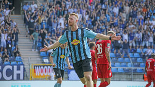 Waldhof-Stürmer Dominik Martinovic jubelt nach seinem Treffer zum 1:0 gegen Türkgücü München.