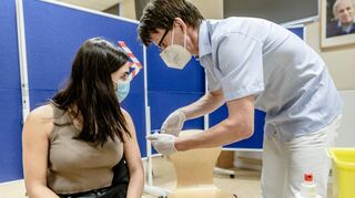 Die Ständige Impfkommission hat die Covid-19-Schutzimpfung Mitte August auch für alle Zwölf- bis 17-Jährigen empfohlen.