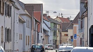 Seit Jahren gibt es in Oppau Ärger über die Vermietung von Wohnhäusern an Monteure – betroffen ist unter anderem die Friedrichstraße (Bild).