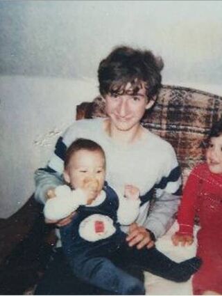 Deutsch-amerikanische Freundschaft 1985: Wilken Mampel mit Kindern eines US-Soldaten, der in Mannheim seine Frau kennengelernt hat.