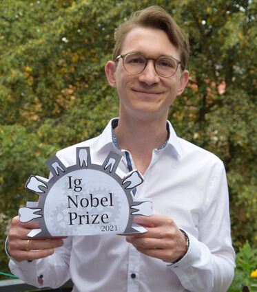 HNO-Arzt Ralph Hohenberger hat den „Anti-Nobelpreis“ bekommen. In seiner Studie belegt er, dass Sex wie Nasenspray hilft, die Nasenatmung zu verbessern. Die Preisverleihung fand online statt, die Trophäe musste selbst gebastelt werden.