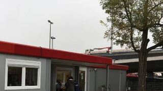 Die Einrichtung liegt unter der Zufahrt zur Schumacher-Brücke.