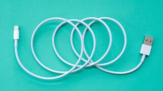 USB-C-Kabel wie dieses sollen künftig Standard für Smartphones und andere elektronische Geräte werden.