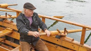 Ruderer im Römerschiff: Wilfried Rosendahl, Generaldirektor der Reiss-Engelhorn-Museen, auf der „Lusoria Rhenana“.