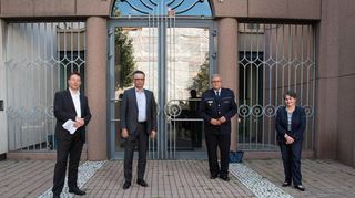 Michael Blume (v.l.), Rami Suliman, Siegfried Kollmar und Rita Althausen vor der Synagoge.