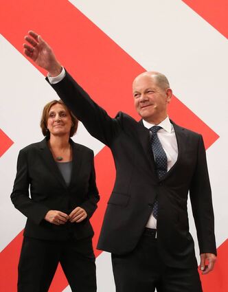 Britta Ernst mit ihrem Ehemann, dem Finanzminister und Kanzlerkandidaten der SPD, Olaf Scholz.