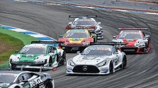 Marvin Dienst mit der Startnummer 18 im Pulk. Der Lampertheimer holte im Mercedes sechs Zähler.