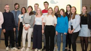 Freuten sich gemeinsam über die Auszeichnung mit dem Mannheimer Demokratiepreis: Schülerinnen, Schüler und Lehrkräfte der Kampagne „Bock auf Wahl“.