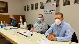 Roger Schenk (v.l.), Katharina Funk, Christian Hötting und Christian Stalf informieren über das Gutachten rund um die CDU-Kreisgeschäftsstelle in Mannheim.