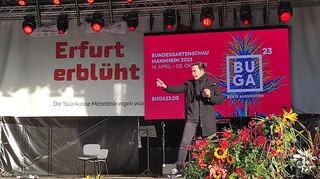 Auch Comedian Bülent Ceylan besuchte Erfurt zur Buga-Staffelübergabe.