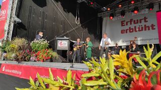 Die Mannheimer "Allstar"-Band, bestehend aus Alexandra Lehmler (Saxophon), Michael „Kosho“ Koschorreck (Gitarre), Eleanna Pitsikaki (Kanun), Dominik Fürstenberger (Drums), Shana Moehrke (Bass) und Thomas Siffling an der Trompete, in Erfurt.
