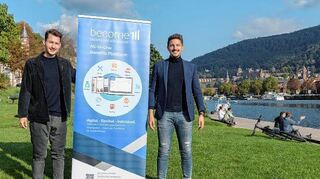 Friedrich Villhauer (l.) und David Wambsganss auf der Neckarwiese in Heidelberg. Ihr Start-up hat seinen Sitz im SRH Gründer Institut.