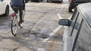 Schlaglöcher und Unebenheiten – Mannheims Straßen sind zum Teil in einem schlechten Zustand. Unser Bild stammt vom April und entstand in N 6.