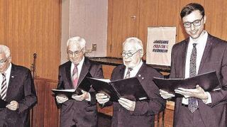 Das Jahrgangsquartett mit (v.l.) Ernst und Walter Kühner sowie Rudi und Simon Brinkmann trug unter der Leitung von Hermann Wunderle zum Programm bei.