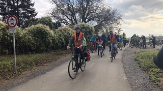 Los geht’s: Am Mittwoch fand eine erste Radtour auf der zukünftigen Trasse des Radschnellweges statt. Start war zwischen Seckenheim und Edingen.