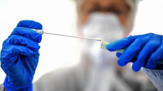 Nachdem beim VfR Mannheim im Jugendfußball aufgetretenen Corona-Cluster haben PCR-Massentests nur einen weiteren Infizierten ergeben. Das Gesundheitsamt entschuldigte sich bei Eltern zudem für eine Datenpanne.