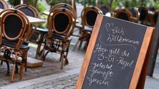 In Baden-Württemberg gelten neue Corona-Regeln. Die Testpflicht in der Gastronomie wurde unter anderem verschärft.