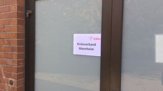 Der Eingang zu den Clubräumen der Kulturhalle Feudenheim.