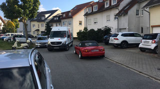 Der Slalom-Kurs ist nicht nur für die Autos nervenaufreibend sondern auch gefährlich für radfahrende Kinder.