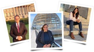 Melis Sekmen auf der Treppe, die hoch zum Reichstag führt.