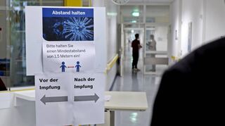 Beim Impfen ist im Klinikum klar vorgegeben, wo man hinmuss. Wie es mit dem Krankenhaus insgesamt weitergeht, bleibt allerdings fraglich.