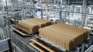 Das Unternehmen Bürstadt Furniture in der Industriestraße will die Automatisierung bei der Produktion weiterhin ausbauen, um Kosten zu sparen.