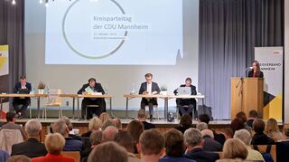Die kommissarische Kreisvorsitzende Katharina Funk (r.) bei ihrem Bericht.