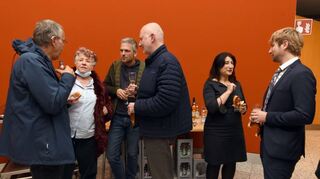 Nach dem offiziellen Teil konnten sich Besucher, Kandidaten und Moderatoren noch bei einem Imbiss und Getränken austauschen.