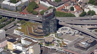 Das Rathaus-Center verbindet die Innenstadt (unten) mit dem Hemshof. Mit dem Abriss wird der Durchgang gekappt.