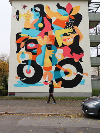 „Multicultural Balance“ (2019) von RUBEN SANCHEZ in der Heustraße 13-17