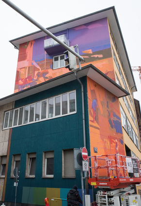"Leben" nennt sich das komplett in Acryl gemalte Wandkunstwerk des französischen Artisten Zoer, der mit seinem Gemälde die Fassade des Mannheimer Drogenvereins verschönert.
