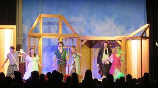 Beim GKM-Kindernachmittag erleben die kleinen Besucher regelmäßig eine imposante Theatervorstellung – wie hier unverkennbar Peter Pan. Die Erlöse kommen sozialen Einrichtungen zugute.