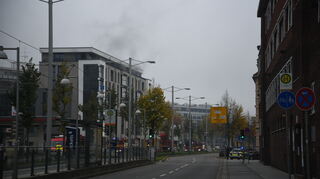 Derzeit brennt es in einem Gebäude im Bereich der Kurfürsten-Anlage.
